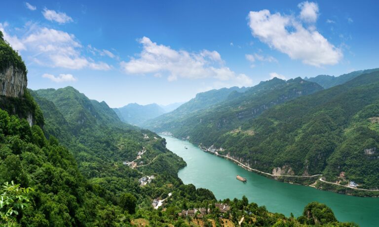 China planea convertir cientos de hectáreas de tierras de cultivo en centros de datos (+detalles)