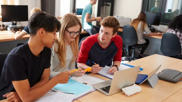 Oxford: La IA potencia el pensamiento superficial en alumnos